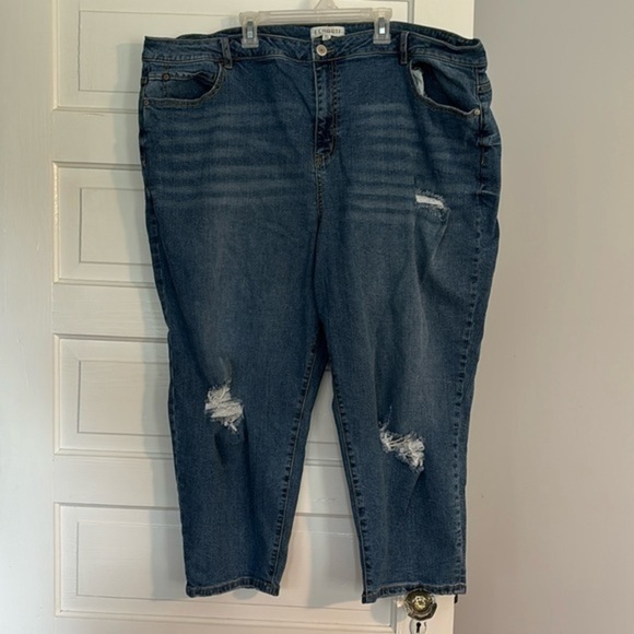 Eloquii Distressed Denim Capri - Picture 1 of 3
